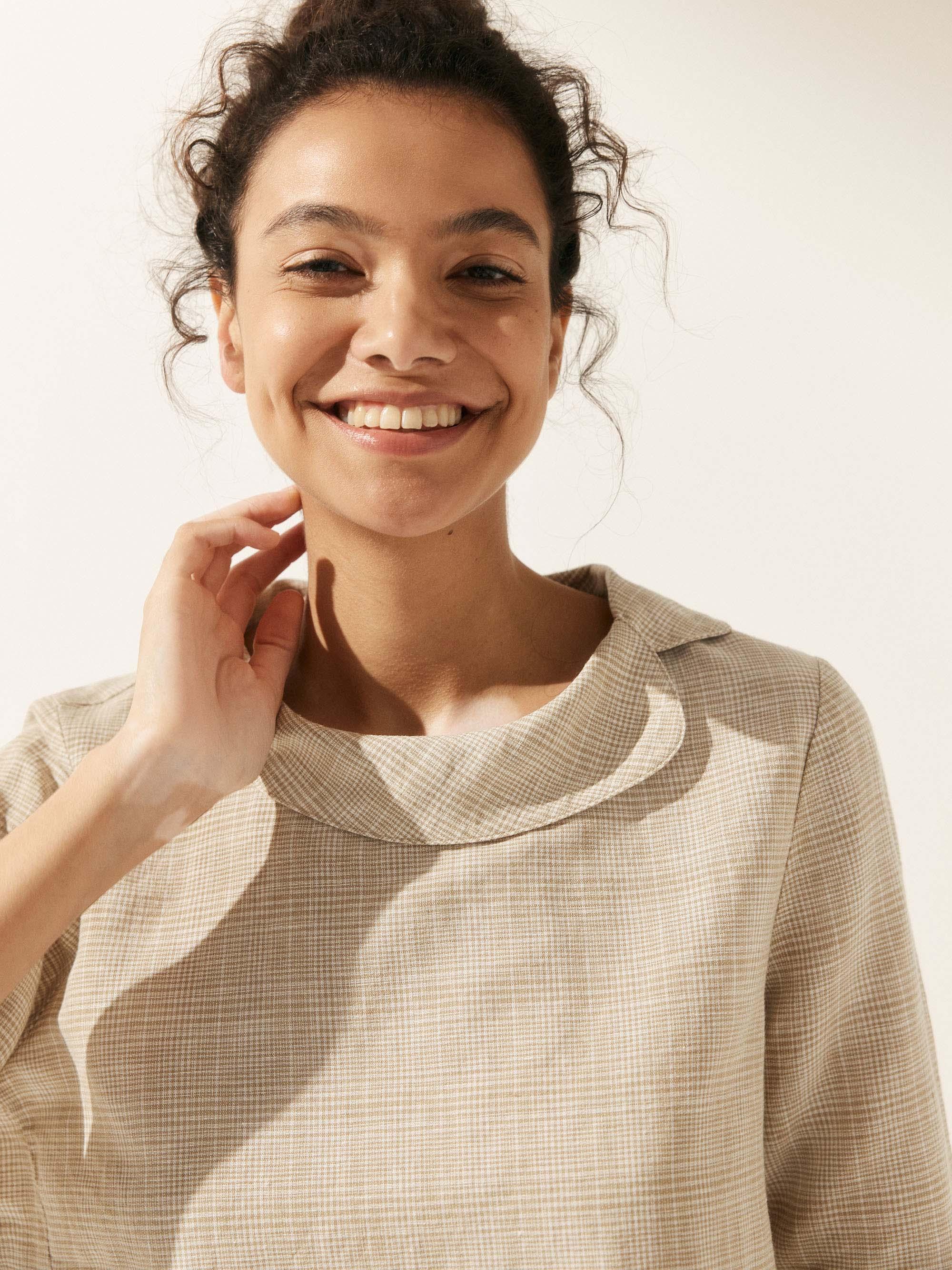 Linen Round Soft-Fold Collar Top LAURA