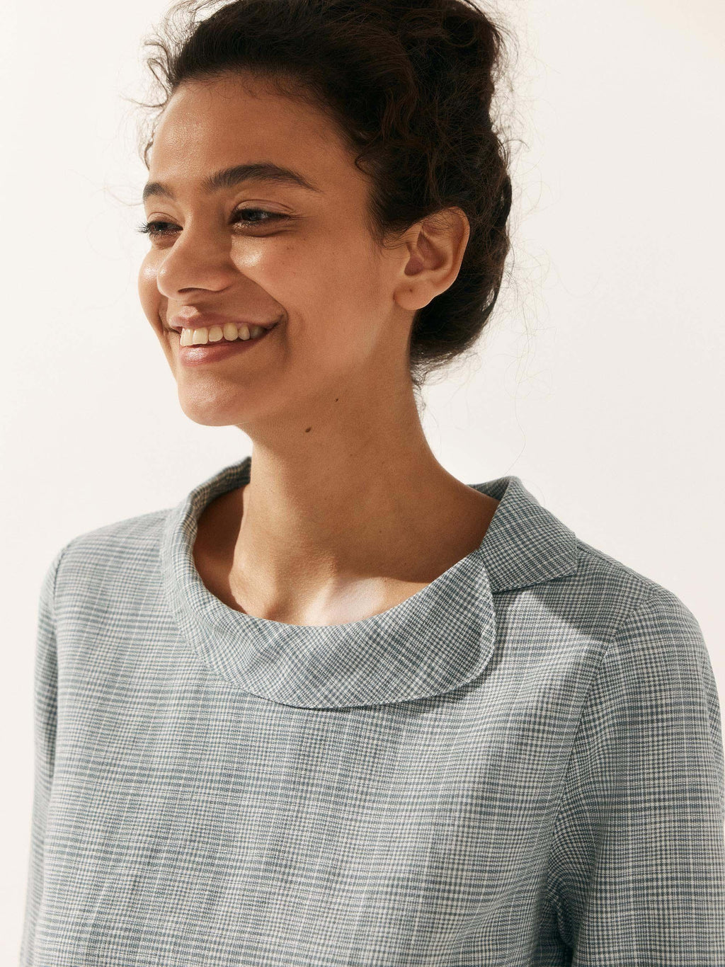 Linen Round Soft-Fold Collar Top LAURA