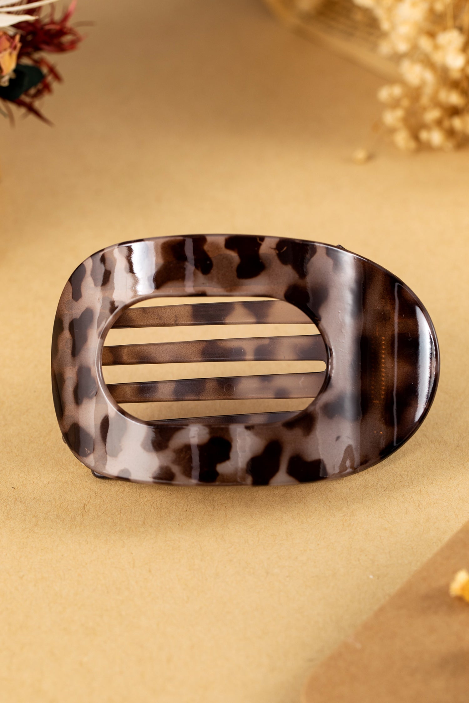 Robin Oval Hair Claw Clip-Threaded Pear