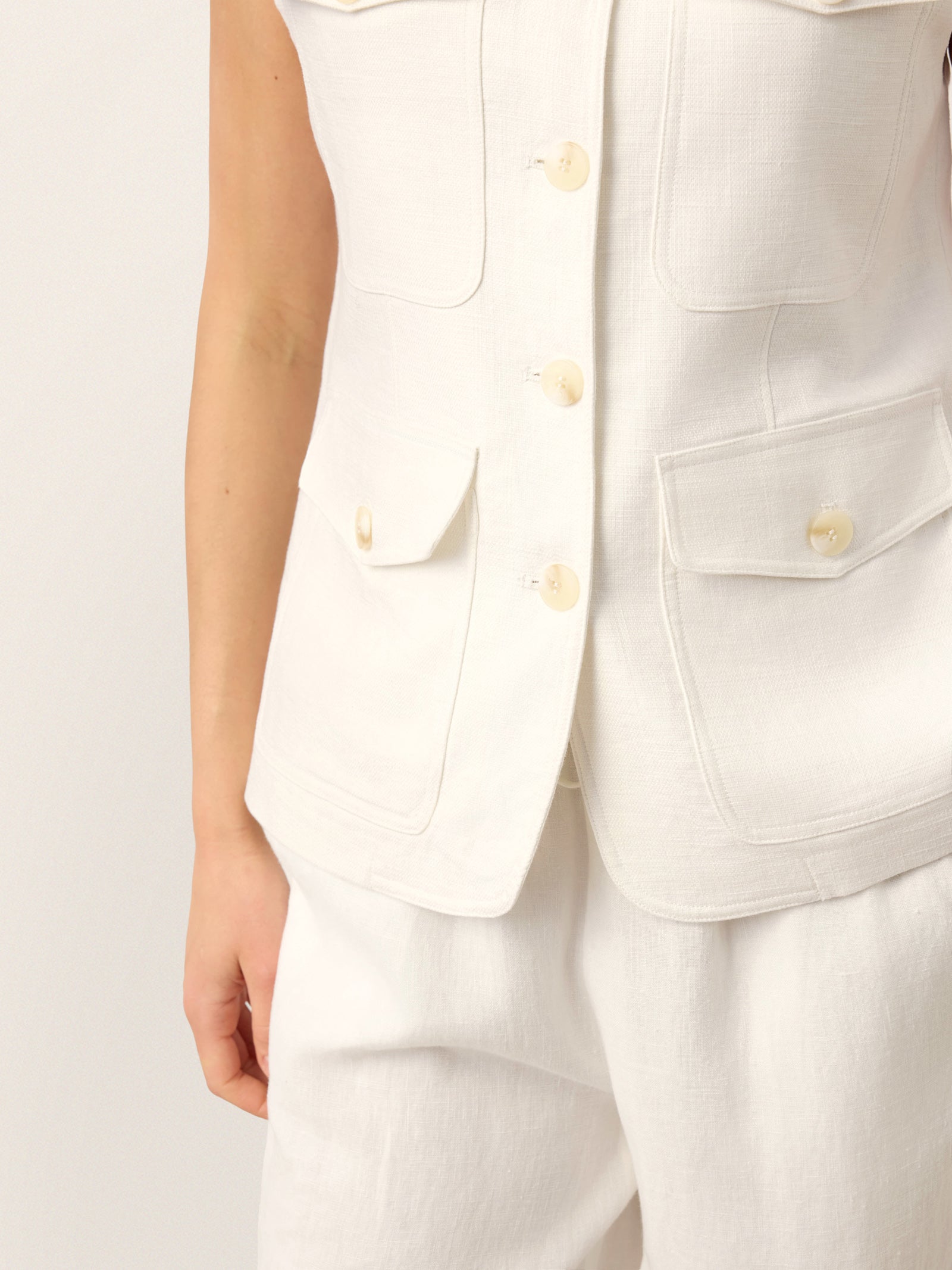Linen Four-Pocket Tailored Sleeveless Vest COSIMA