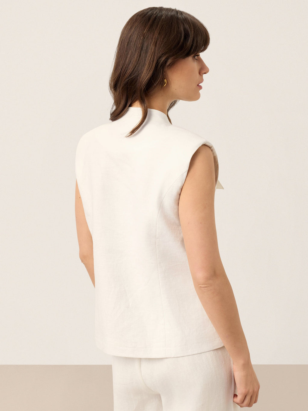 Linen Four-Pocket Tailored Sleeveless Vest COSIMA