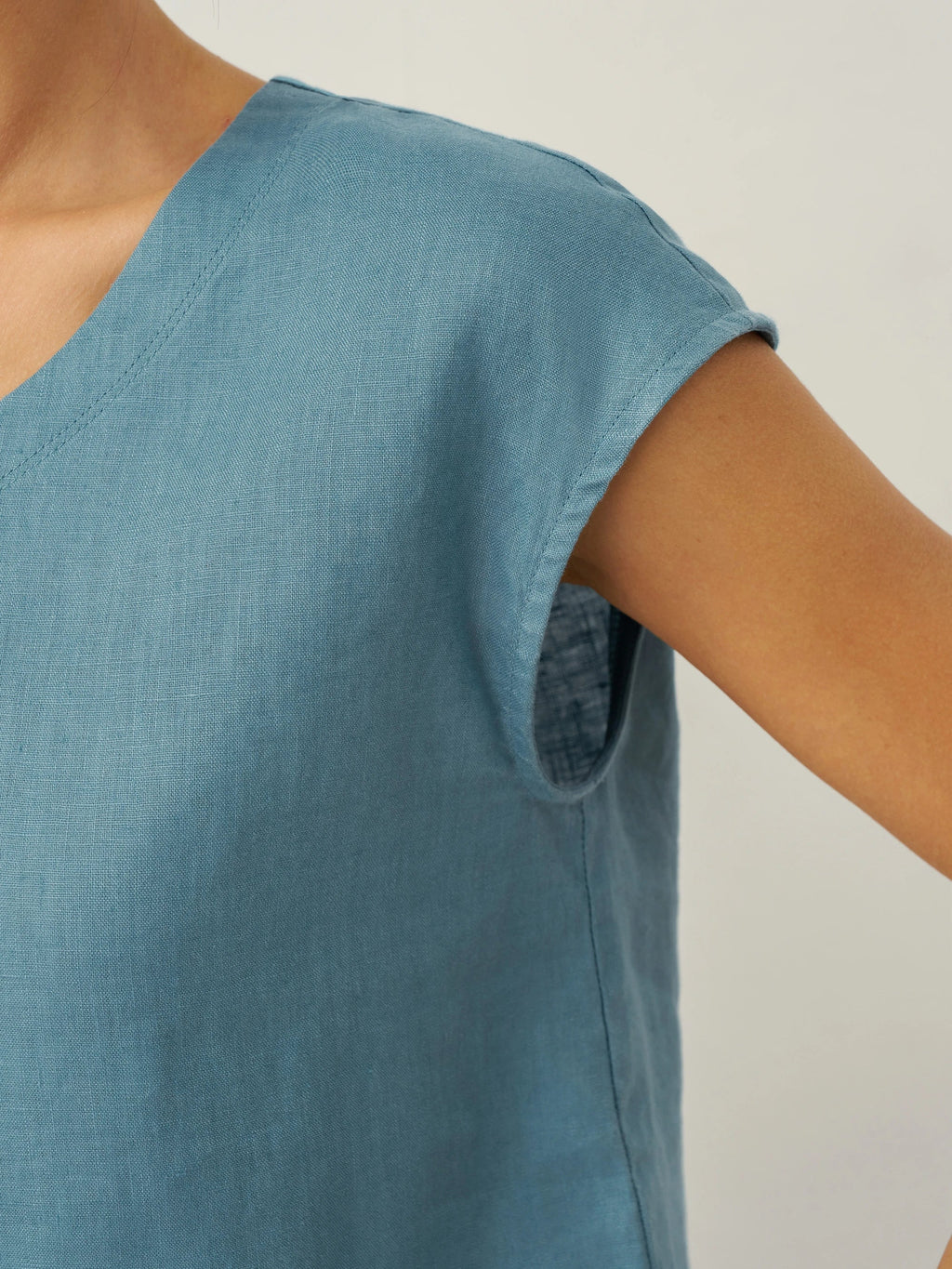 100% Linen V-Neck Cap Sleeve Crop Top FRESSA