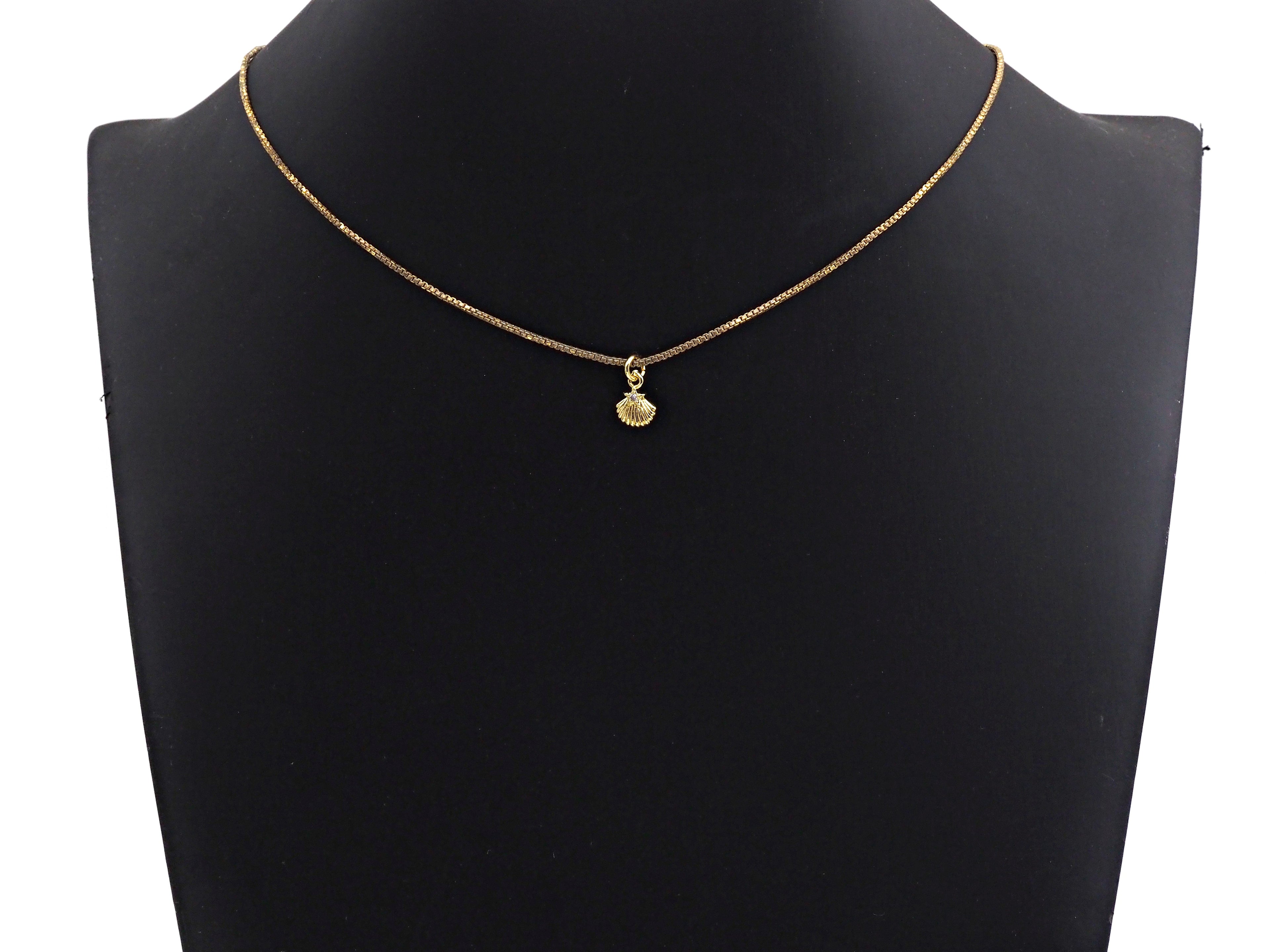 Tiny Star On Shell Shaped Pendant/Charm, Shell Cubic Zirconia Pendant Charm, Gold Shell Charm, 8x10mm,sku#Z807