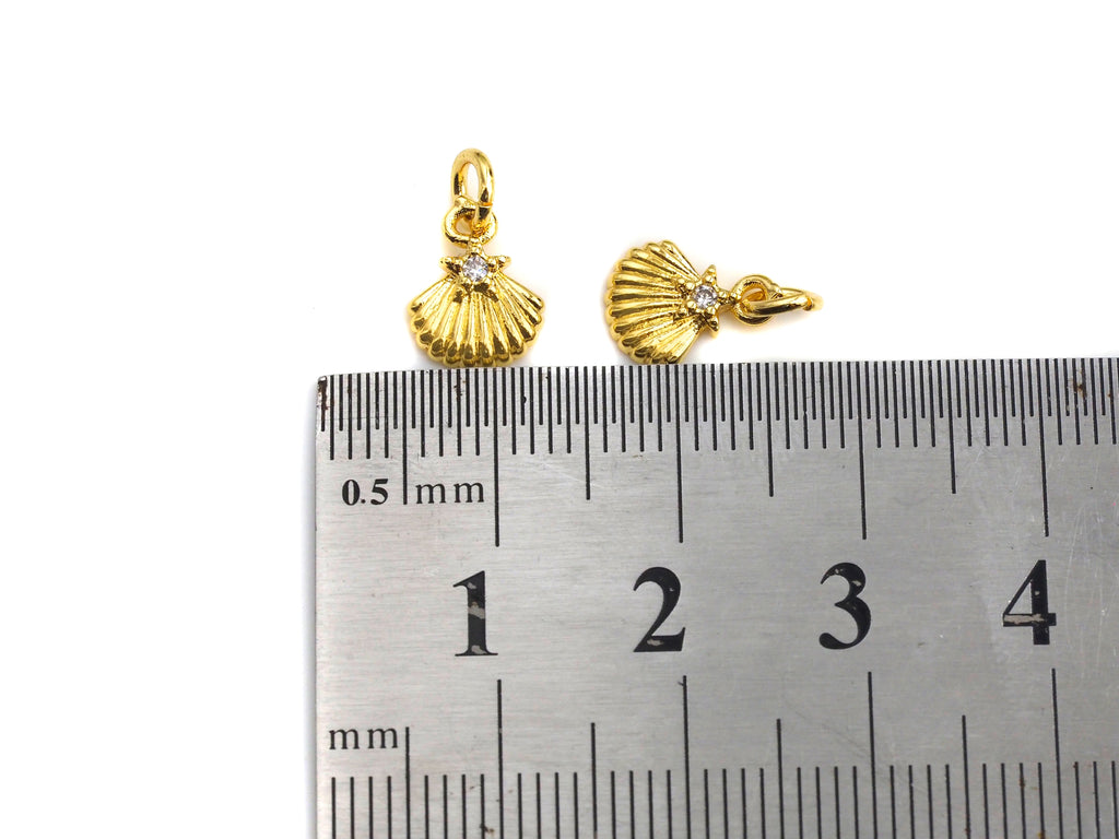 Tiny Star On Shell Shaped Pendant/Charm, Shell Cubic Zirconia Pendant Charm, Gold Shell Charm, 8x10mm,sku#Z807