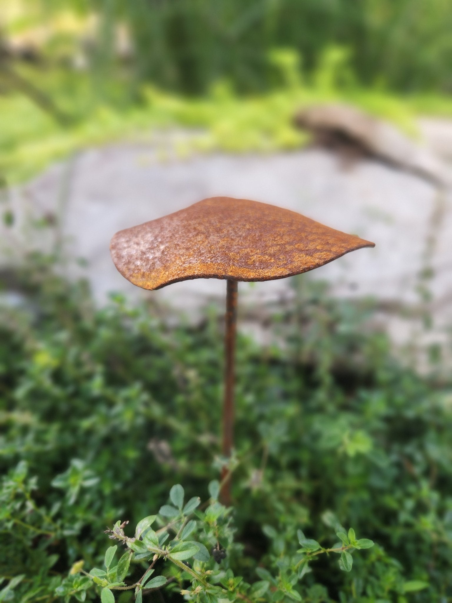 3-Pack Metal Lotus Seed Pod Garden Stakes