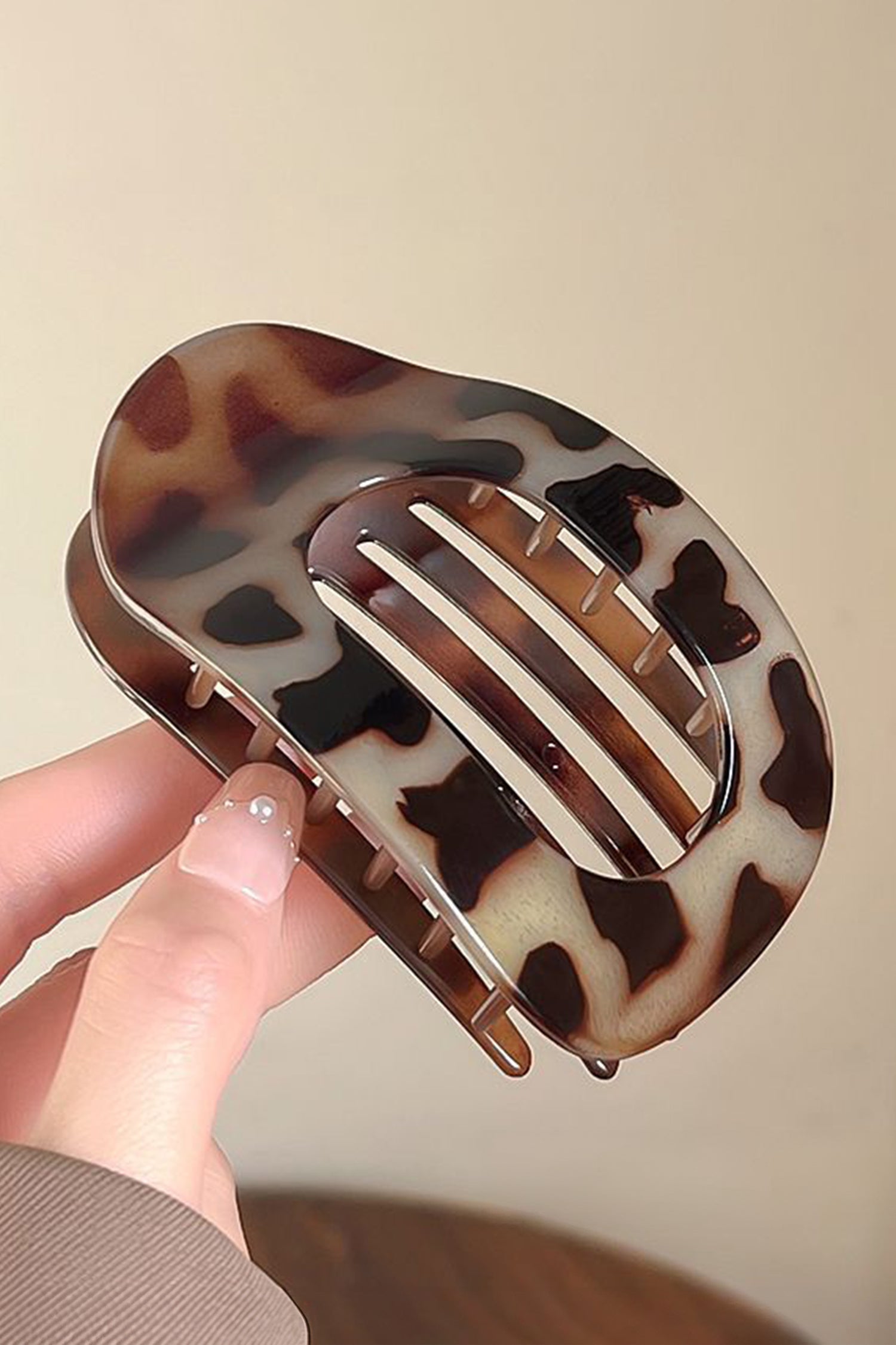 Robin Oval Hair Claw Clip-Threaded Pear