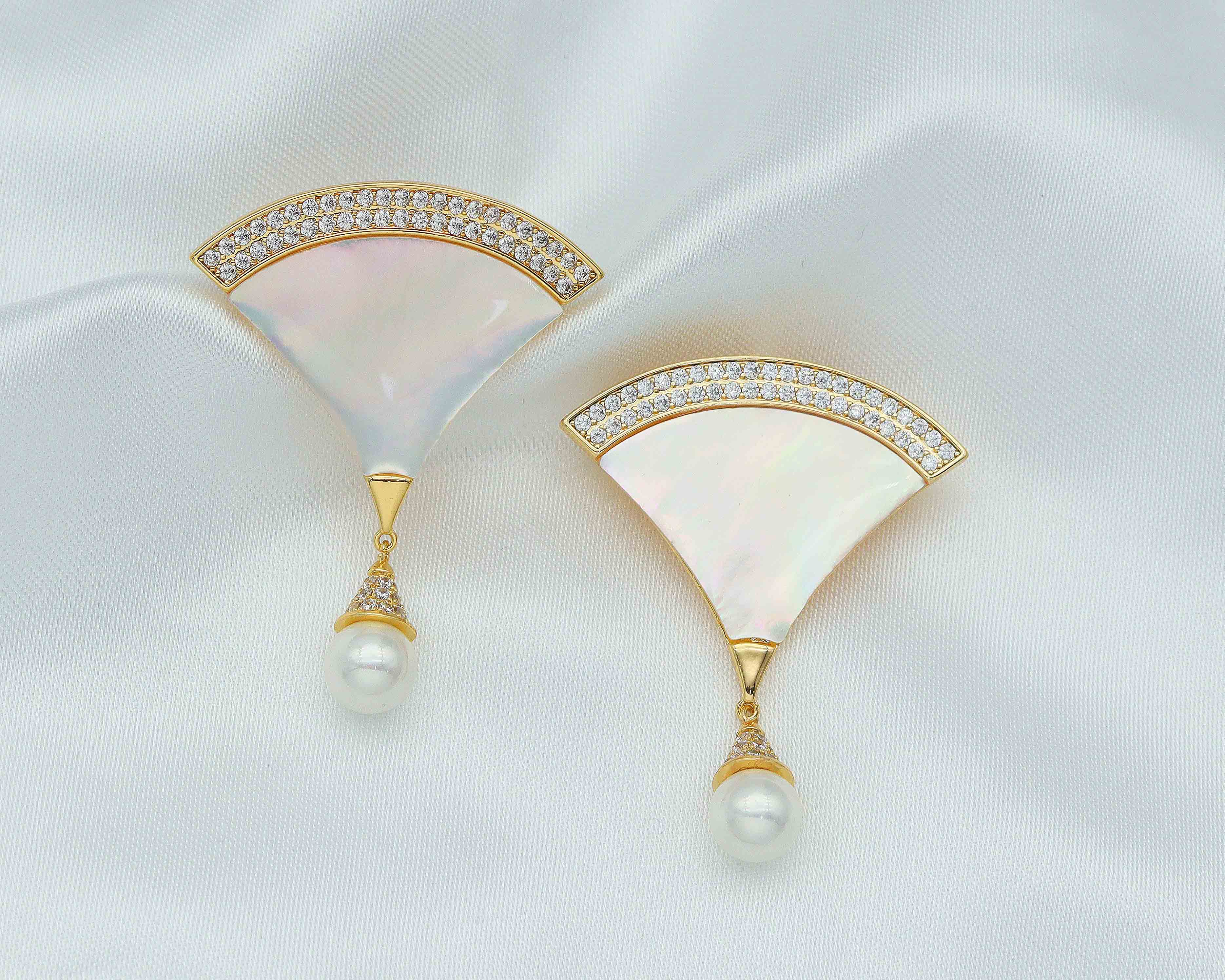 Mother of Pearl Fan Shape Pendant/Brooch Pin, sku#ZX73