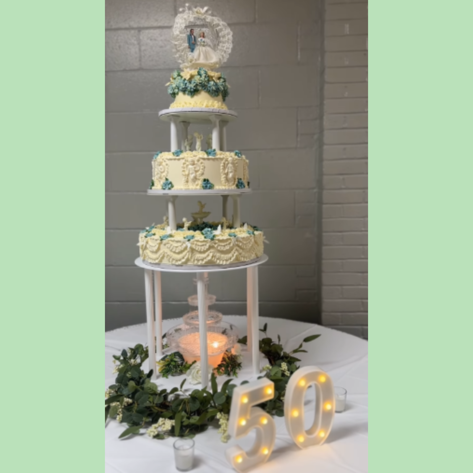 Build Your Own Cake Display - Bush Style Separator System: Step 1 - Plates (White)
